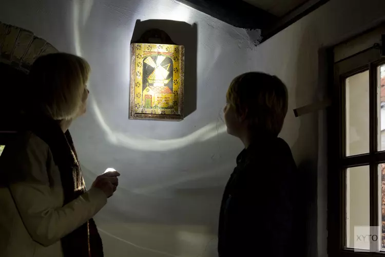 Met een zaklamp op ontdekkingstocht tijdens ‘Spotlight Tour’ in Museum Joure