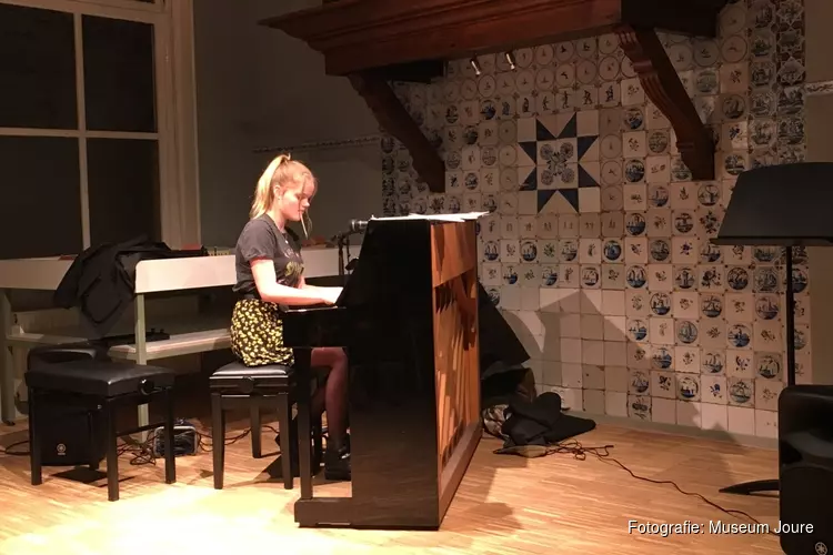 It Toanhús geeft piano in bruikleen aan Museum Joure