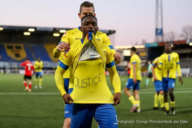 SC Cambuur is weer eredivisionist na winst op Helmond Sport