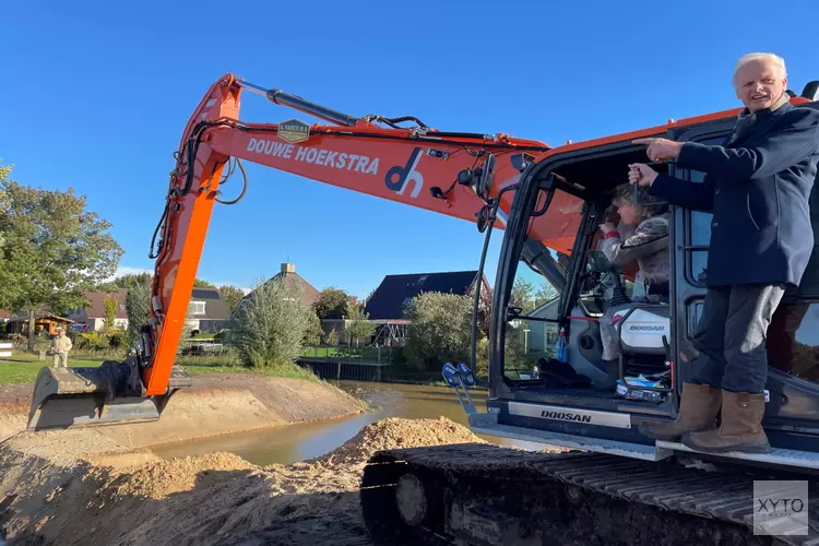 Water loopt door nieuwe watergang in Balk