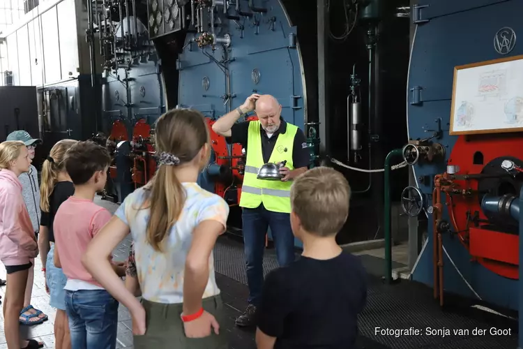 Rondleiding voor kinderen in het Woudagemaal tijdens voorjaarsvakantie