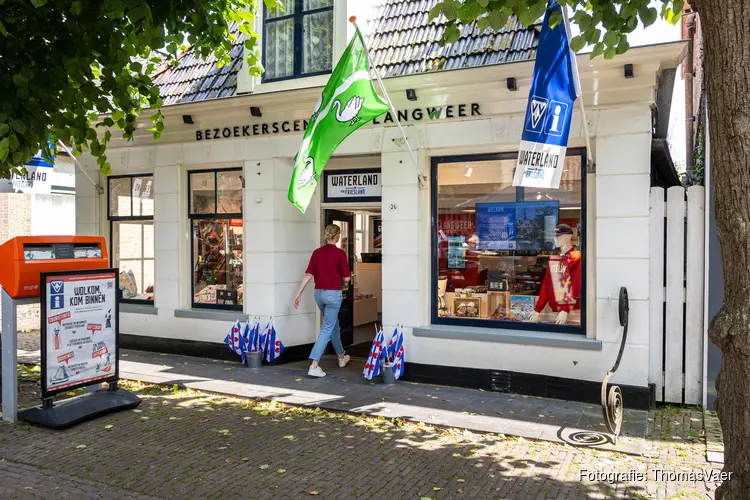 Feestelijke opening bezoekerscentrum VVV Waterland van Friesland in Langweer
