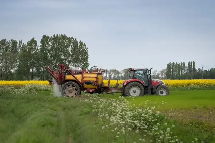 Boeren in gesprek met gedeputeerde Abel Kooistra over toekomst van de landbouw