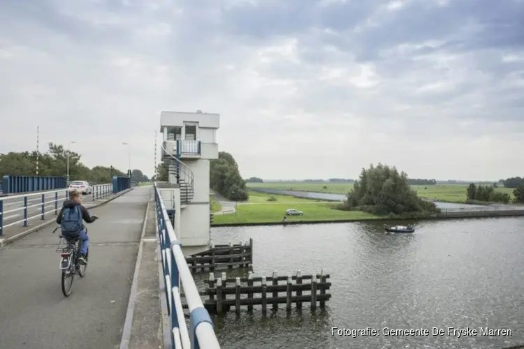 Brug Uitwellingerga voorlopig dicht voor gemotoriseerd verkeer, fietsers kunnen wel door